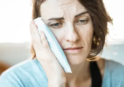 Що робити, коли болить зуб – як швидко зняти зубний біль вдома